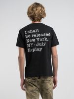 black cotton t shirth with lettering