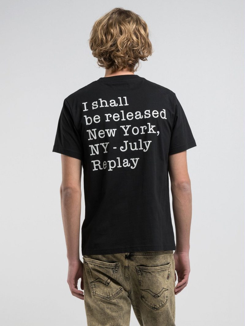 black cotton t shirth with lettering