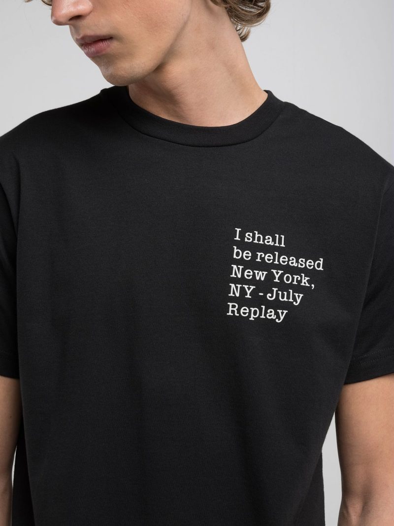 black cotton t shirth with lettering