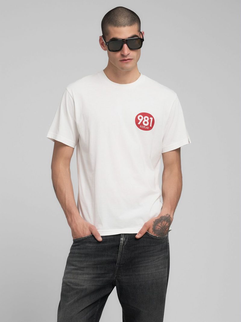 white jersey t shirt wiht print on chest