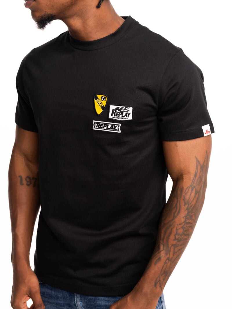 black pop badge t shirt
